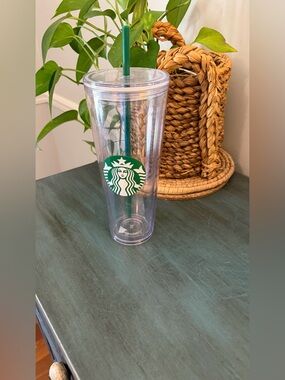 Starbucks venti cup with green straw. Like new.